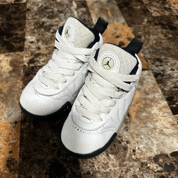 Toddler Jordan retro 11s - Picture 2 of 3